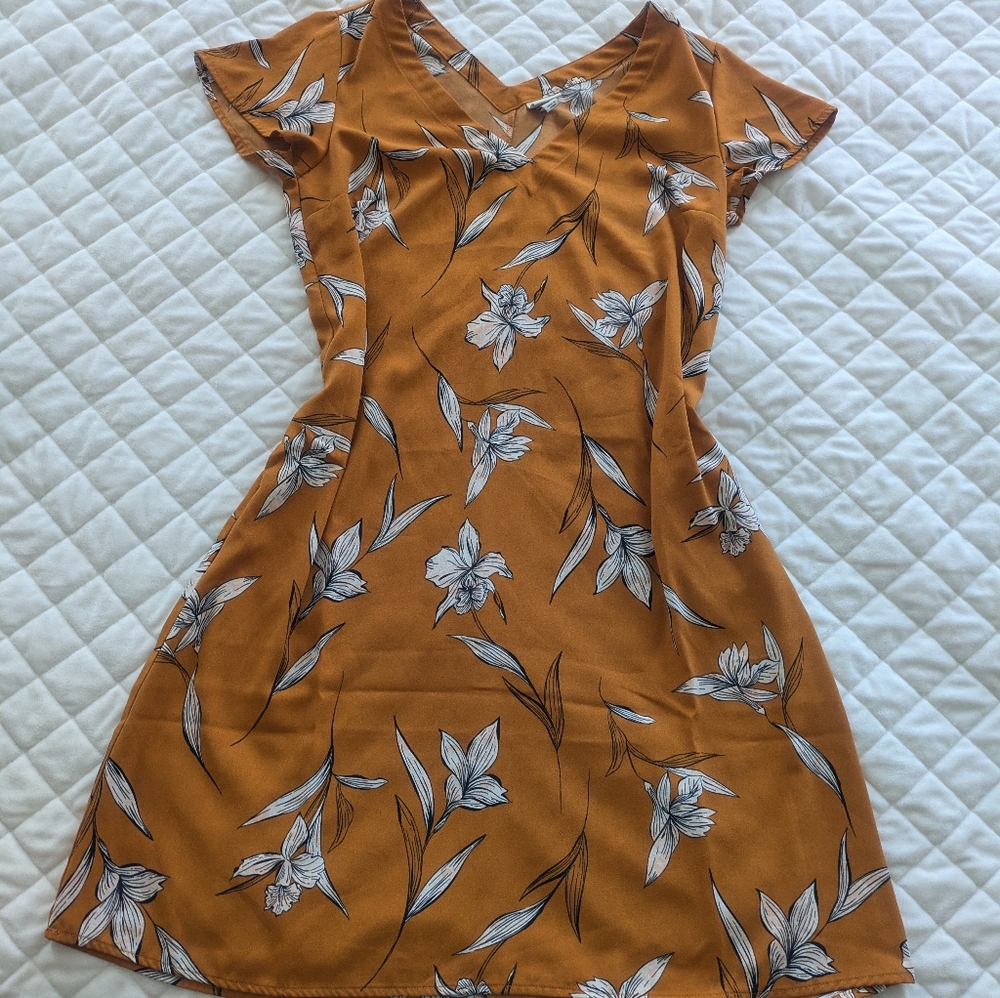 A New Day Goldenrod Dress Yellow Floral V Neck Short Sleeve Pockets Size M